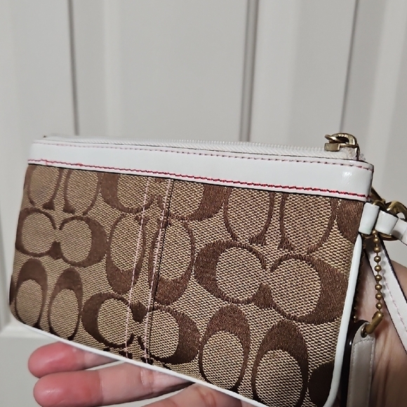 Coach EUC Poppy Red Floral Signature Wristlet - Picture 2 of 10